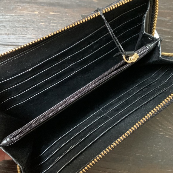 BCBG wallet - Picture 3 of 5